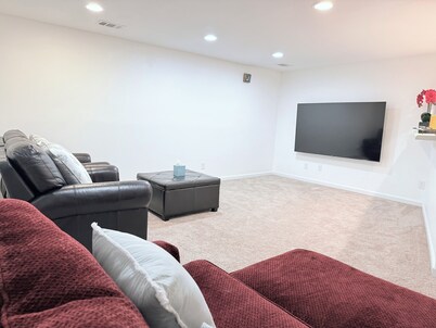 Charming, peaceful and spacious 2-bedroom townhome in beautiful Boulder, AC