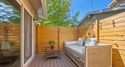 Charming, peaceful and spacious 2-bedroom townhome in beautiful Boulder, AC