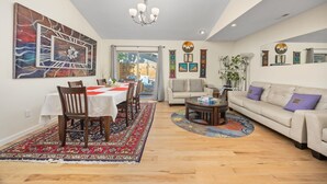 A spacious living room with a dining area, a sofa, and a chandelier. - 2-beds, 3 baths, 1 office, full kitchen townhome in beautiful Boulder, heat & AC (Boulder)