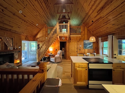 Peaceful Gated Retreat on Murray Cove