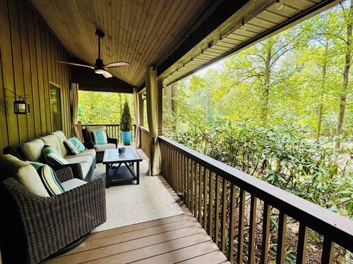 Peaceful Gated Retreat on Murray Cove