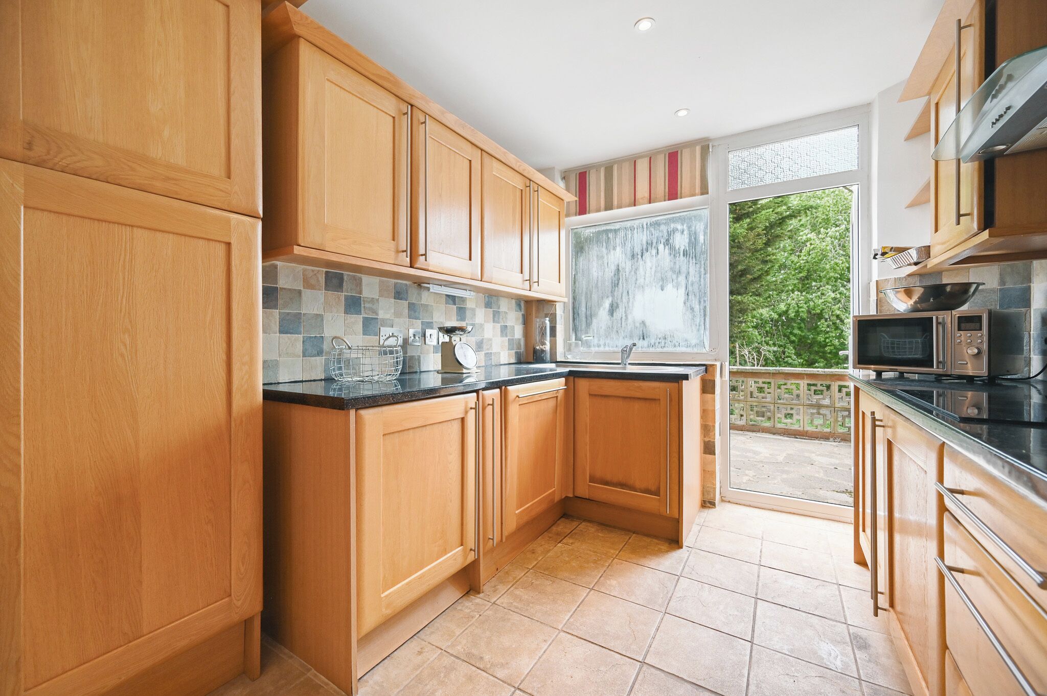 Micro-ondes, four, plaque de cuisson, lave-vaisselle