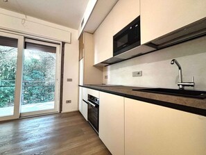 Micro-ondes, plaque de cuisson, lave-vaisselle