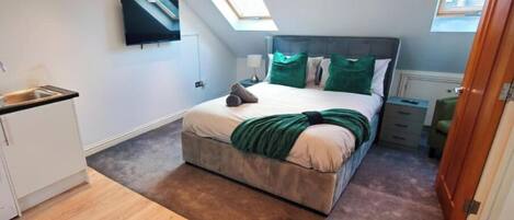 5 habitaciones, tabla de planchar con plancha, wifi y ropa de cama