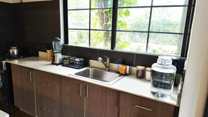 House, Garden View | Private kitchen | Full-sized fridge, oven, cookware/dishes/utensils