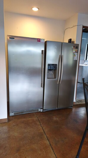 House, Garden View | Private kitchen | Full-sized fridge, oven, cookware/dishes/utensils