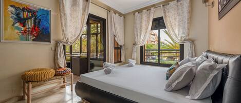 2 bedrooms, iron/ironing board, travel cot, free WiFi