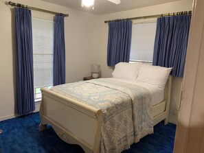 4 bedrooms, iron/ironing board, WiFi, bed sheets