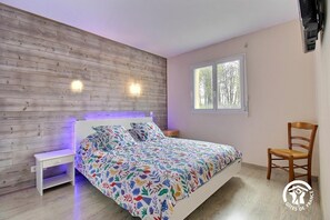 4 bedrooms, iron/ironing board, travel crib, free WiFi