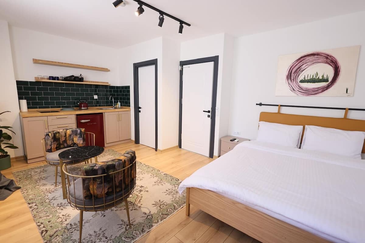 Departamento estándar, 1 habitación | Ropa de cama de alta calidad y escritorio
