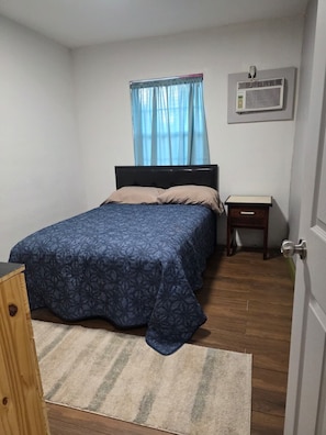 3 slaapkamers, een strijkplank/strijkijzer, gratis wifi, beddengoed