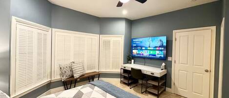 1 chambre, bureau, fer et planche Ă repasser, lit parapluie