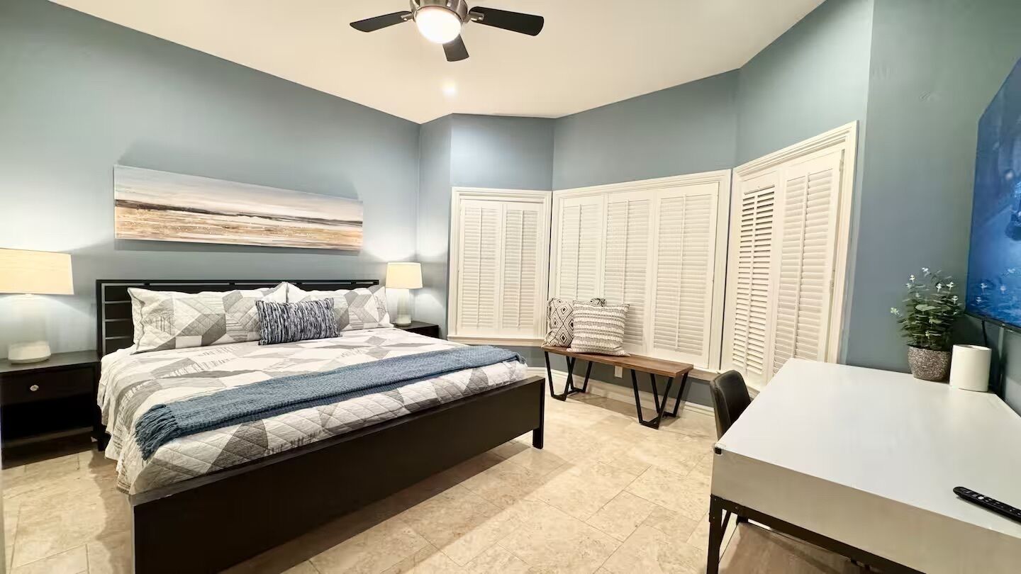 1 Schlafzimmer, Schreibtisch, Bügeleisen/Bügelbrett, Reisekinderbett