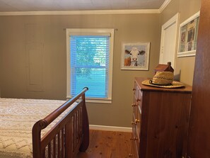 4 bedrooms, iron/ironing board, free WiFi, bed sheets