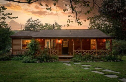 Hummingbird Crossing - Lost River Cabin - Hot Tub, Sunsets & Stargazing