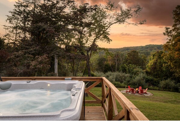 Outdoor spa tub