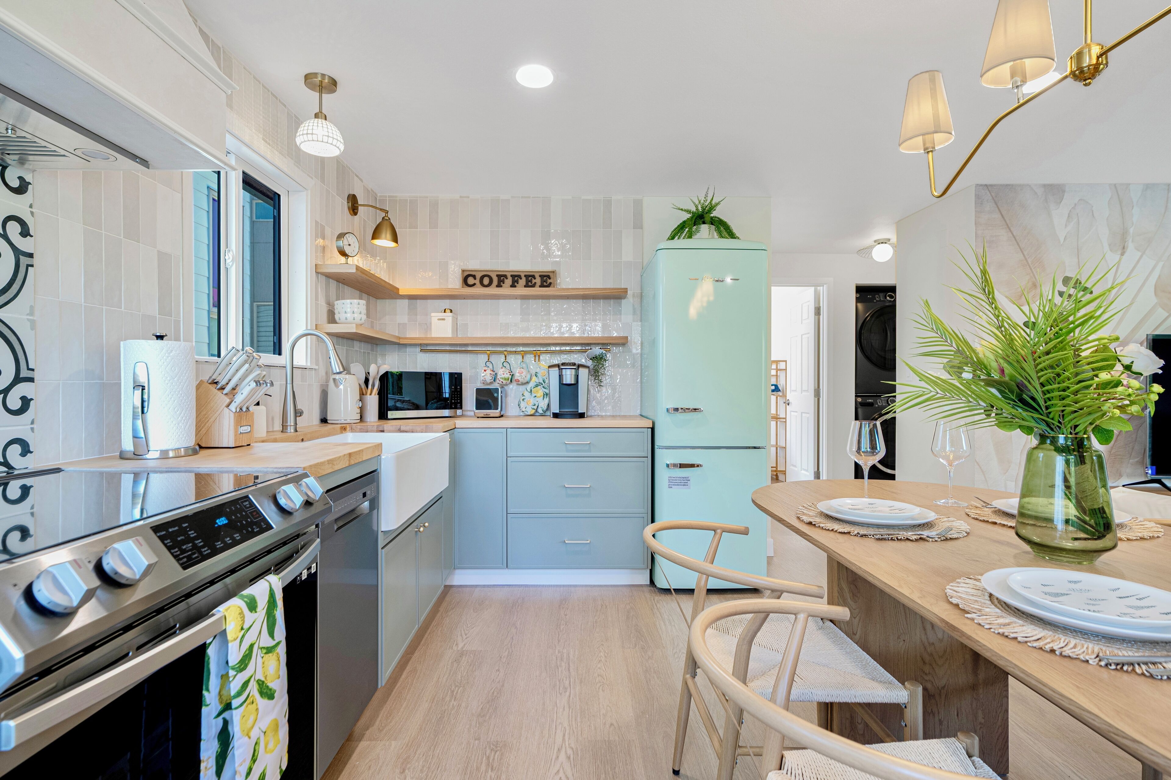 Mikrowelle, Ofen, Herdplatte, Geschirrspüler