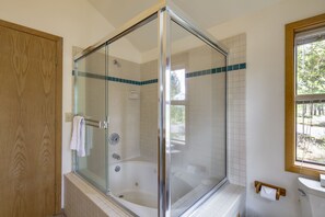 Een douche, een haardroger, handdoeken