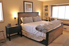 3 bedrooms, iron/ironing board, internet, bed sheets