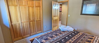 McNary 20 - A/C, Hot Tub, Foosball