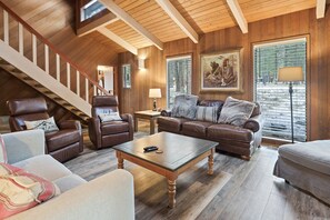 Smart TV, fireplace, foosball, books - Lookout 3 - SHARC Passes, Walk to SHARC, Sunriver Traditional (Sunriver)