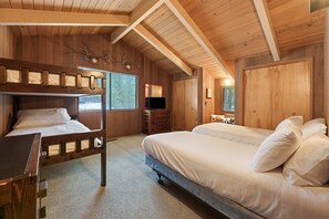 4 bedrooms, iron/ironing board, free WiFi, bed sheets