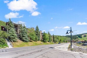 Apartment (2 Bedrooms) | Interior - Walk to Slopes Hot Tub + Balcony + Views Mins to Main Street Deer Valley Haven by Avantstay (Park City)