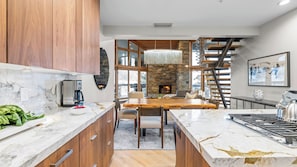 Apartment (2 Bedrooms) | Interior - Walk to Slopes Hot Tub + Balcony + Views Mins to Main Street Deer Valley Haven by Avantstay (Park City)