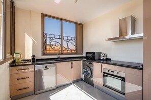 Fridge, microwave, oven, stovetop