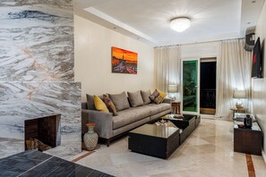 TV, fireplace