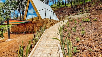 Standard Chalet, 1 Queen Bed with Sofa bed, Private Bathroom, Mountain View | Living area