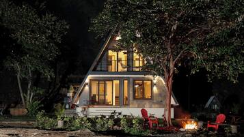 Superior Chalet, 2 Bedrooms, Balcony, Mountain View | Living area