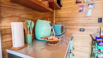 Standard Chalet, 1 Queen Bed with Sofa bed, Private Bathroom, Mountain View | Private kitchen | Mini-fridge, microwave, stovetop, cookware/dishes/utensils