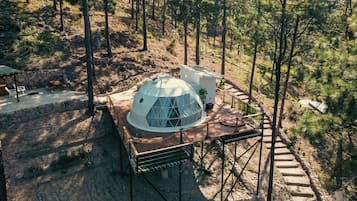 Tienda de campaña de lujo, 1 cama Queen size, baño privado, vista a la montaña | Terraza o patio