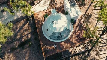 Tienda de lujo, 1 cama de matrimonio, baño privado, vistas a la montaña | Terraza o patio