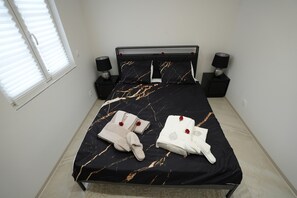 3 bedrooms, iron/ironing board, WiFi, bed sheets