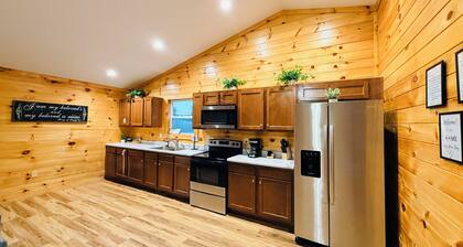 The Lodge Lake Retreat – Family-Friendly with Private River Access