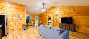 The Lodge Lake Retreat – Family-Friendly with Private River Access