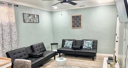 COMFORTABE, COZY, REMODELDED 2 BR, CENTRAL AC, DOWNTOWN MCALLEN, TX. 2ND/BUS 83.