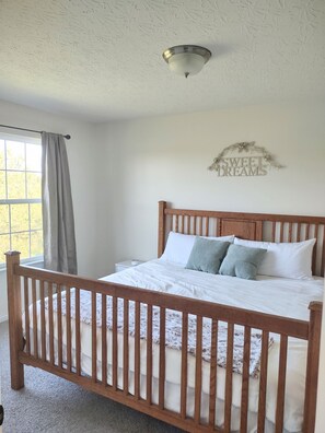 4 bedrooms, iron/ironing board, WiFi, bed sheets