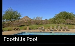 Alberca al aire libre y alberca climatizada