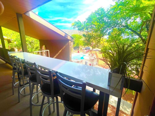Sedona Poolside Penthouse W/Theater and Huge Bed