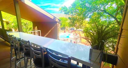 Sedona Poolside Penthouse W/Theater and Huge Bed