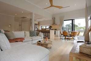 Smart TV, stereo - The Dunes | Kangaroo Island (Island Beach)