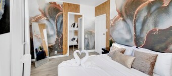 Upscale NYC Home Outdoor Gym + Easy Parking!