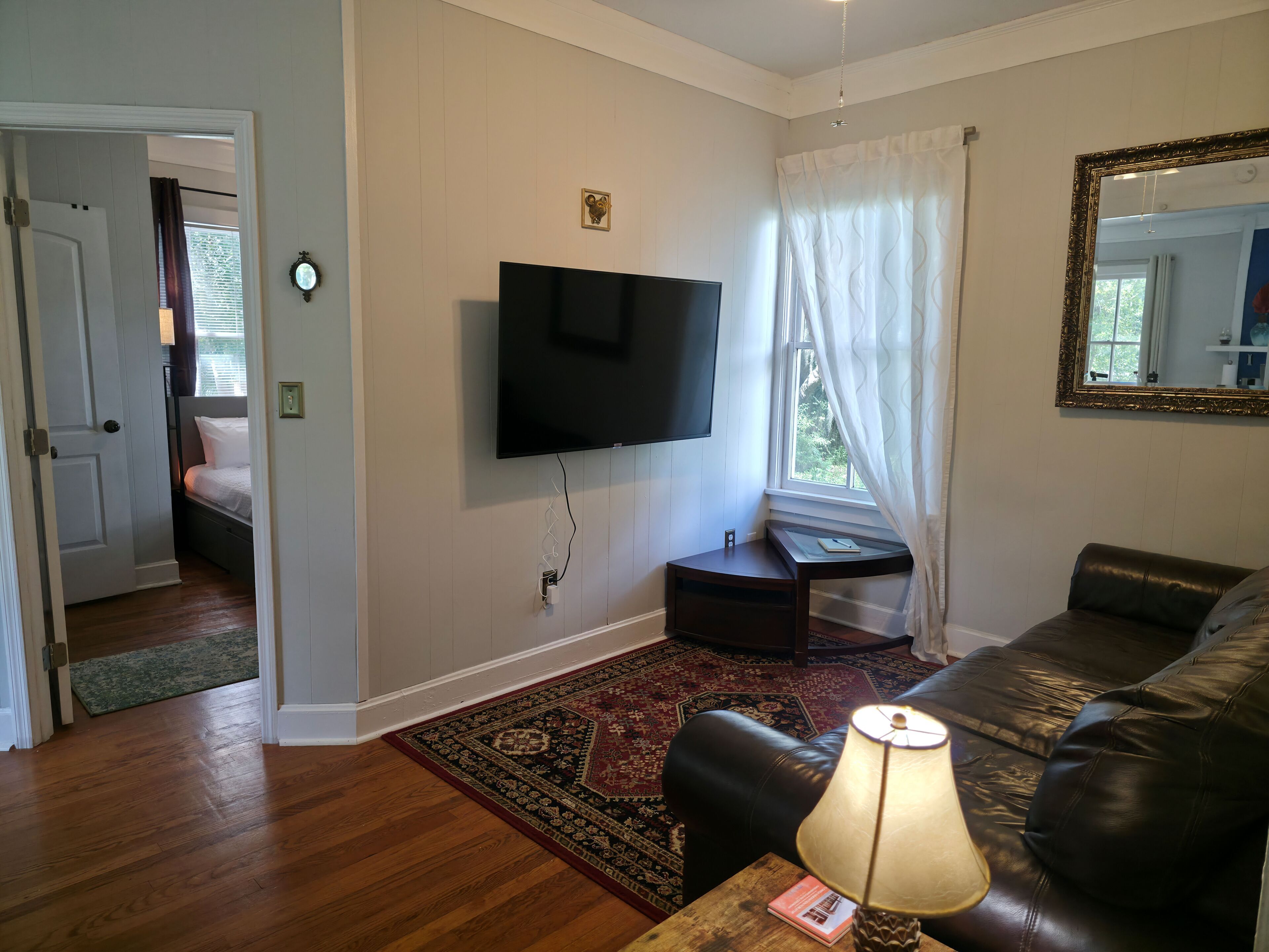 Smart TV, books, stereo