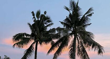 Charming Beach-Front 2-bedroom House in marvelous Santander with AC and Wifi.