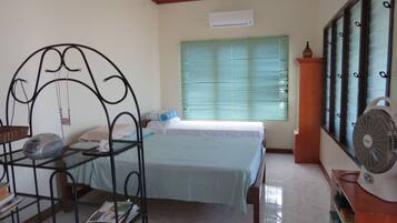 2 sovrum, internet och sÀngklÀder