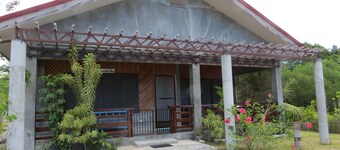 Charming Beach-Front 2-bedroom House in marvelous Santander with AC and Wifi.
