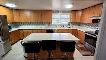 Microondas, horno, lavavajillas